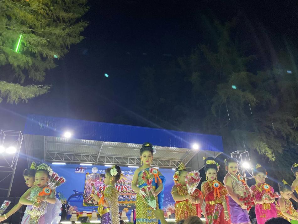 งานประเพณีลอยกระทง ณ บริเวณเวทีกลาง ชายทะเลปากน้ำหลังสวน คืนวันที่ 7 พฤศจิกายน 2565