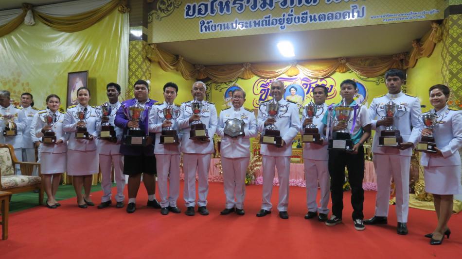 ส่งทีมเข้าร่วมการแข่งขันเรือยาว งานประเพณีขึ้นโขนชิงธง ชิงโล่และถ้วยพระราชทาน อำเภอหลังสวน ประจำปี 2567