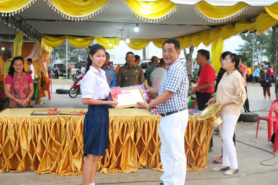 การมอบประกาศเกียรติบัตรผู้ทำความดีเพื่อสังคม (6 ภาพ)