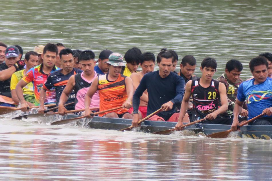 การฝึกซ้อมเรือยาวของทีมฝีพายเรือยาวปากนำ้หลังสวน (6 ภาพ)