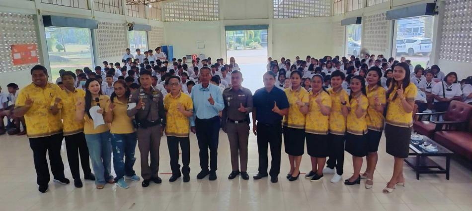 ร่วมพิธีเปิดโครงการ "To Be Number One ร่วมใจต้านภัยยาเสพติด