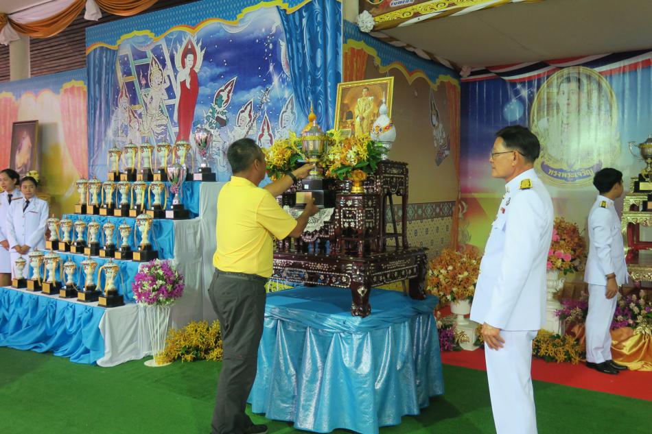 พิธีรับโล่ และถ้วยพระราชทาน การแข่งเรือยาวขึ้นโขนชิงธง ชิงโล่ และถ้วยพระราชทาน มรดกวัฒนธรรมแห่งลุ่มน้ำหลังสวน อ.หลังสวน จ.ชุมพร ประจำปี 2562 (6 ภาพ)
